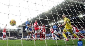 3-0，1-0！英超悲喜夜！维拉4战0胜纽卡获首胜澳波首秀阿森纳登顶